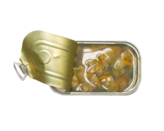 Jūros moliuskai sūryme atidarytoje skardinėje