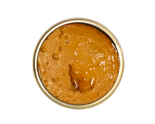 Marinuoto tuno paštetas atidarytoje pakuotėje