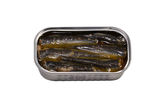 Aštrios mažos sardinės atidarytoje skardinėje