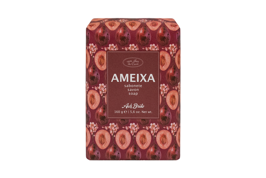 Slyvų kvapo muilas pakuotėje